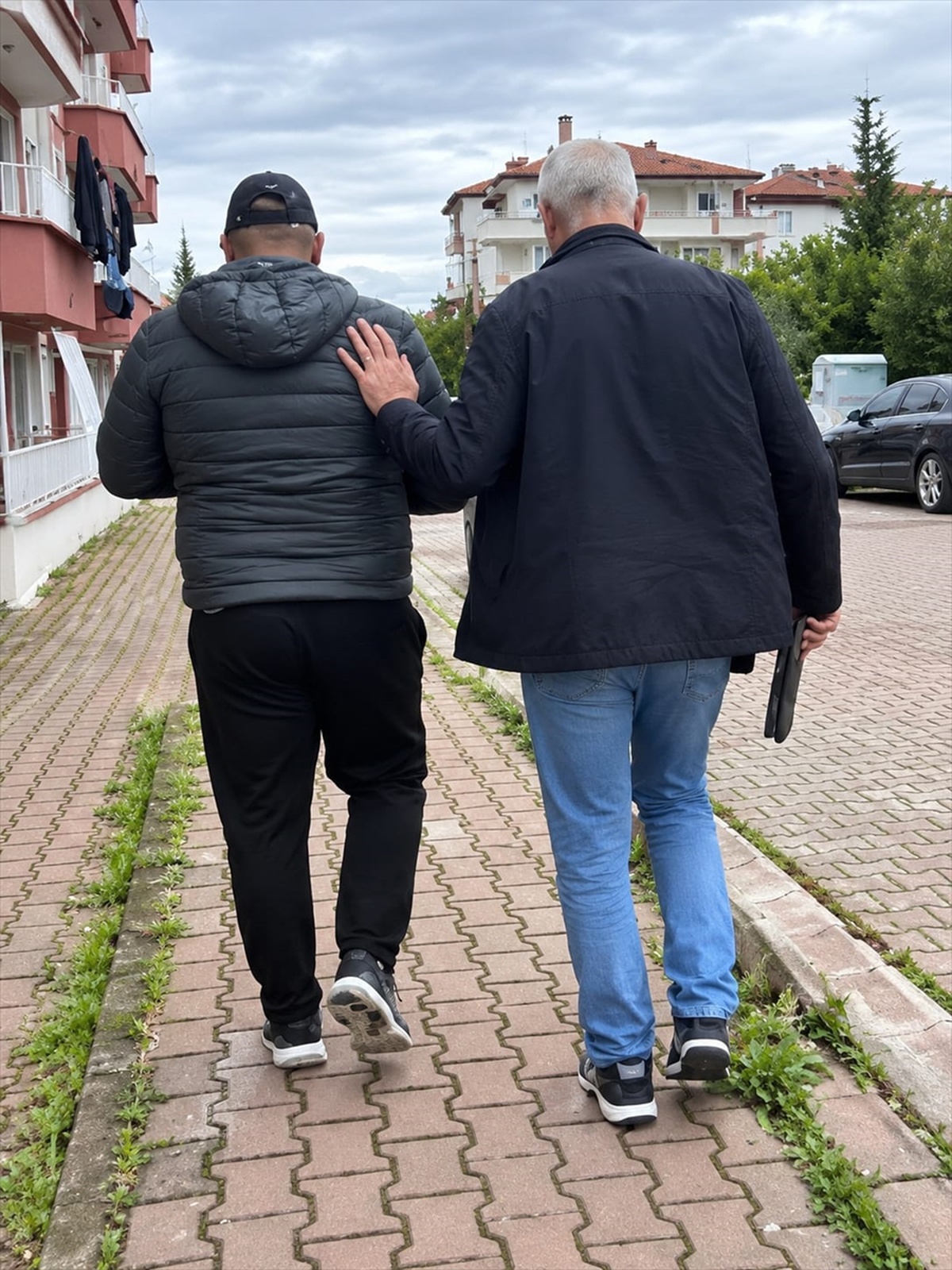 Kırıkkale\'de jandarma, 2 firari hükümlüyü yakalayıp cezaevine teslim etti