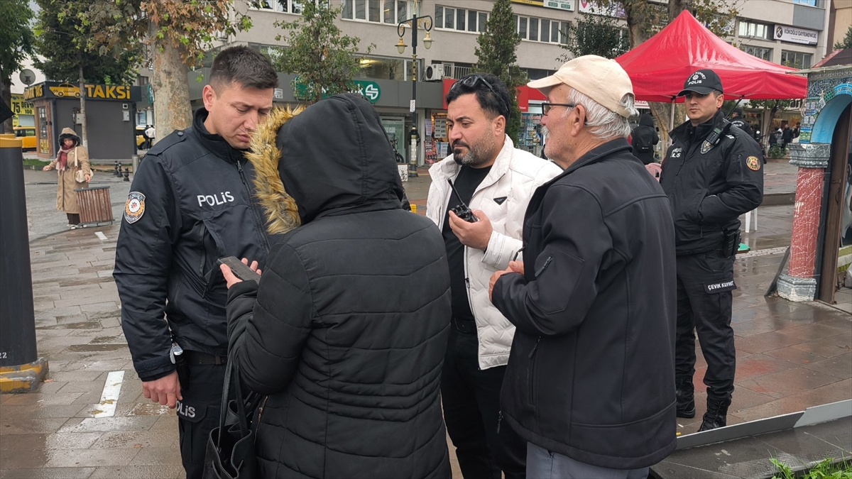 Kütahya\'da polis, kızının 112 ihbarıyla 67 yaşındaki kişiyi dolandırılmaktan kurtardı