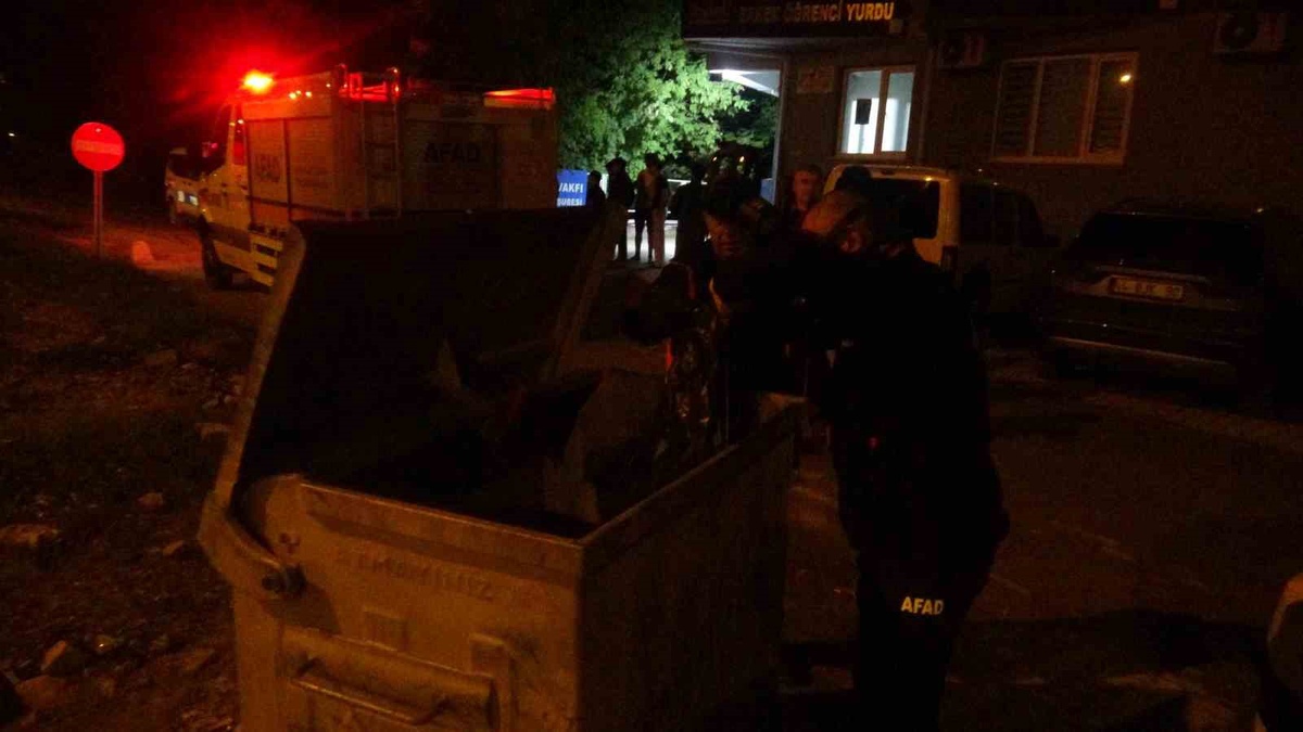 Malatya\'da erkek yurdunda kırılan termometreden yayılan cıva 2 öğrenciyi etkiledi