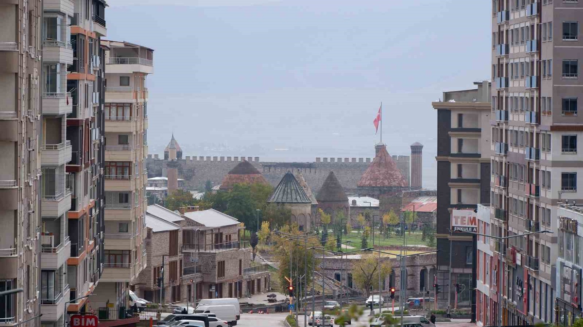 Meteoroloji Genel Müdürlüğü Erzincan ve Bayburt için 80 km/sa fırtına uyarısı yaptı
