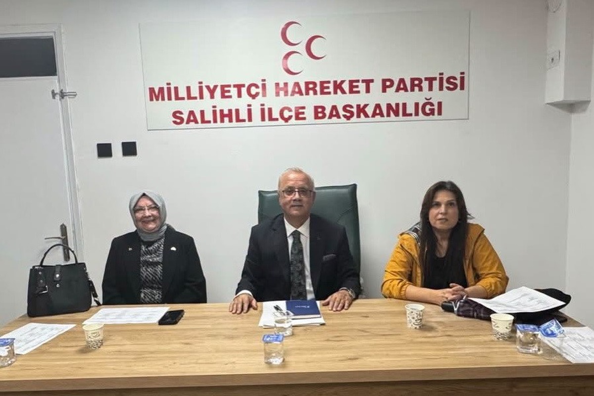 MHP Salihli İlçe Teşkilatı yeni hizmet binasında görev dağılımını belirledi