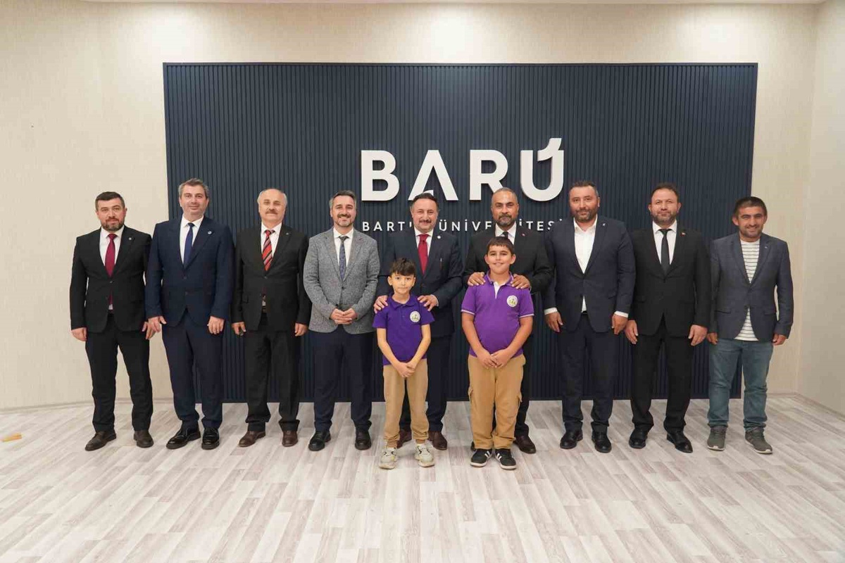 Karayel, BARÜ ziyaretinde Bilimfest\'i ve bölgenin en büyük kütüphanesini gezdi