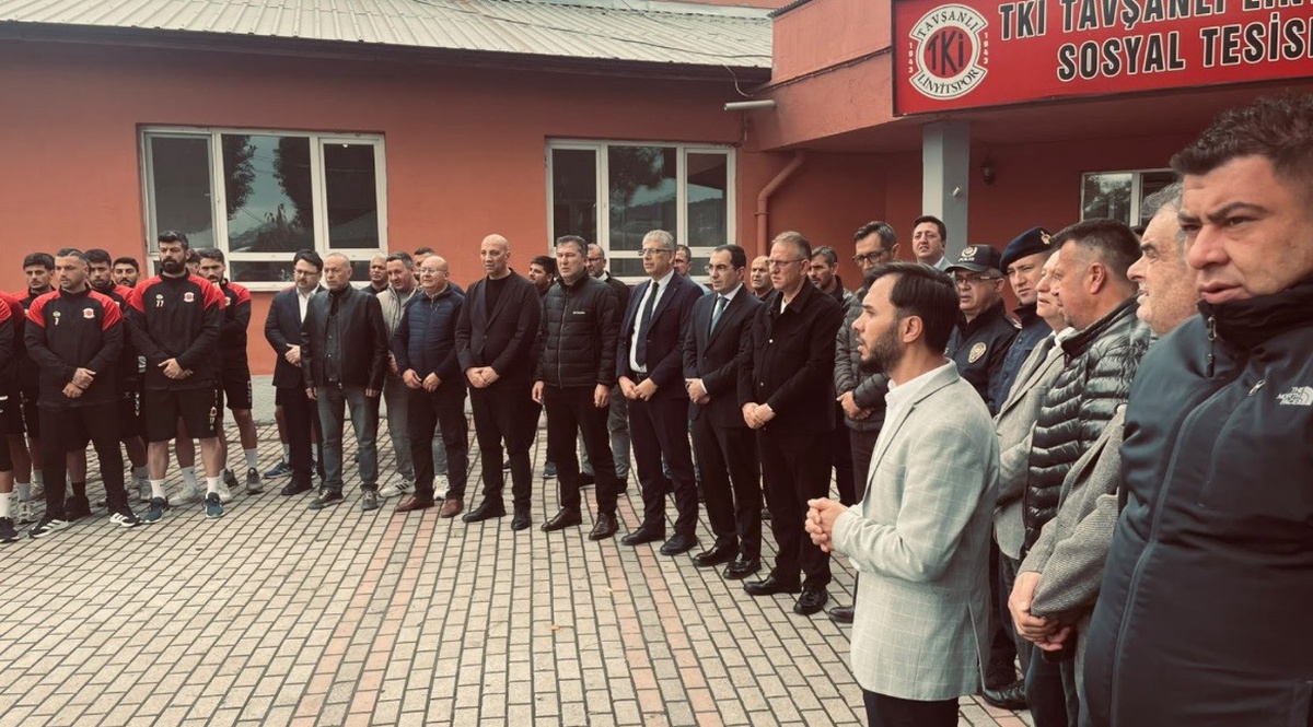 PGL ekibi TKİ Tavşanlı Linyitspor yeni sezonu Tunçbilek\'te dualarla açtı