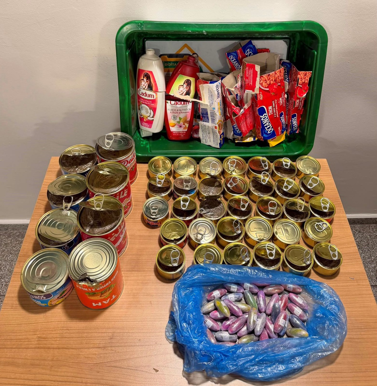 Sabiha Gökçen\'de yabancı kuryenin valizinde 9 kilo 760 gram uyuşturucu bulundu
