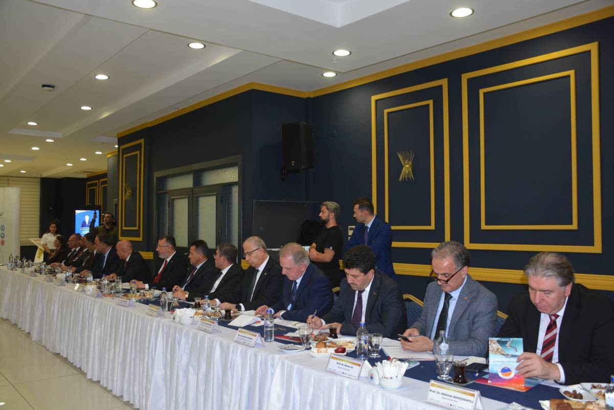 YÖK Başkanı Özvar, Sinop\'ta üniversitelere destek vermeye hazır olduklarını söyledi