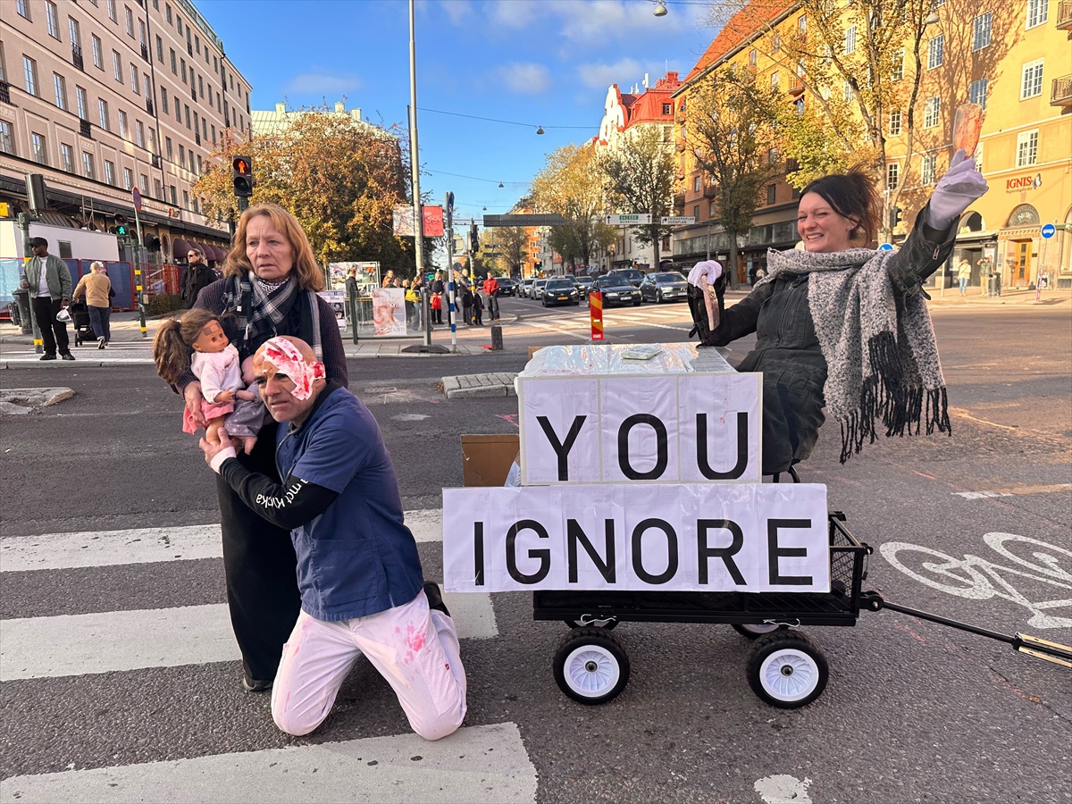 Stockholm\'de yüzlerce gösterici İsrail\'in Gazze saldırılarını protesto etti