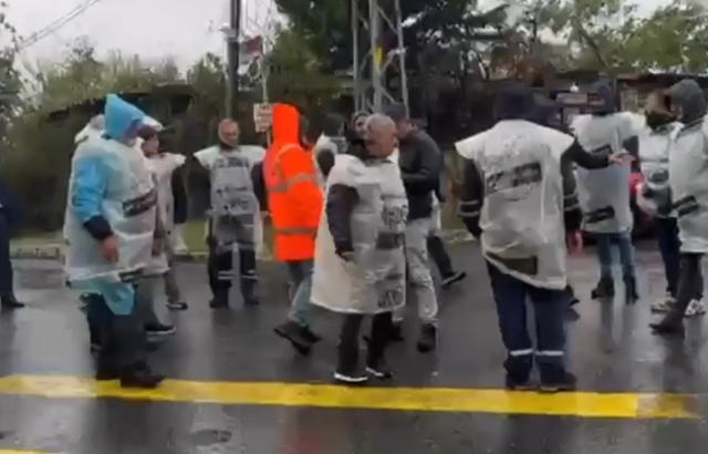 108 bin lirayı masaya bırakıp kayboldu! Notundaki sözler sonrası mahalleli seferber oldu