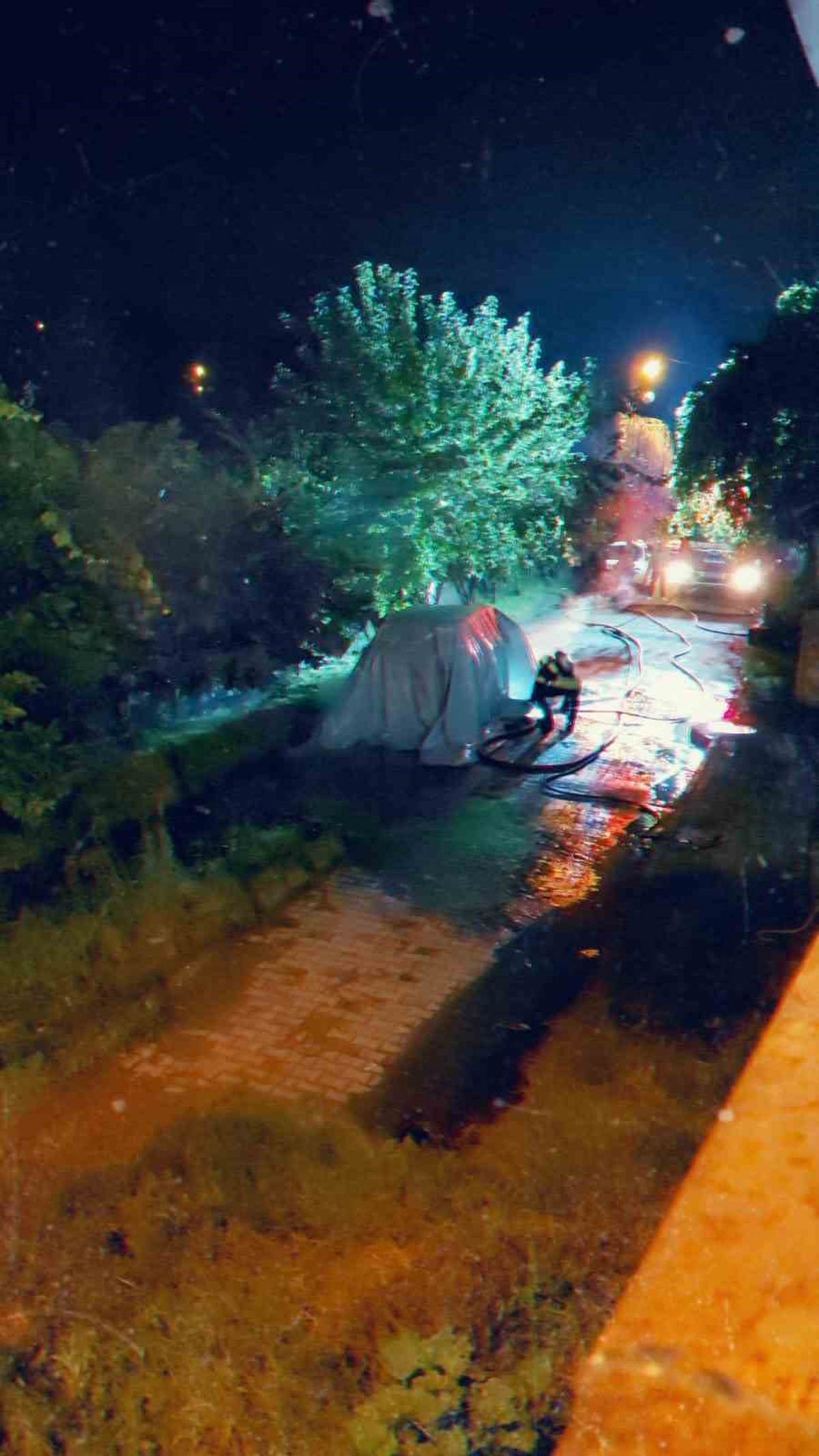 Trabzon Araklı\'da elektrikli otomobilde yangın çıktı, araç kullanılamaz hale geldi
