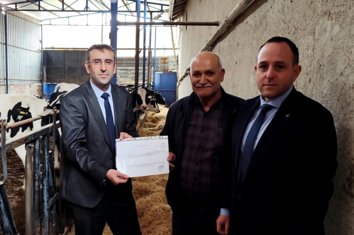 Uşak Ulubey\'de iki üretici hastalıktan ari işletme belgesi aldı, sayı 6\'ya çıktı