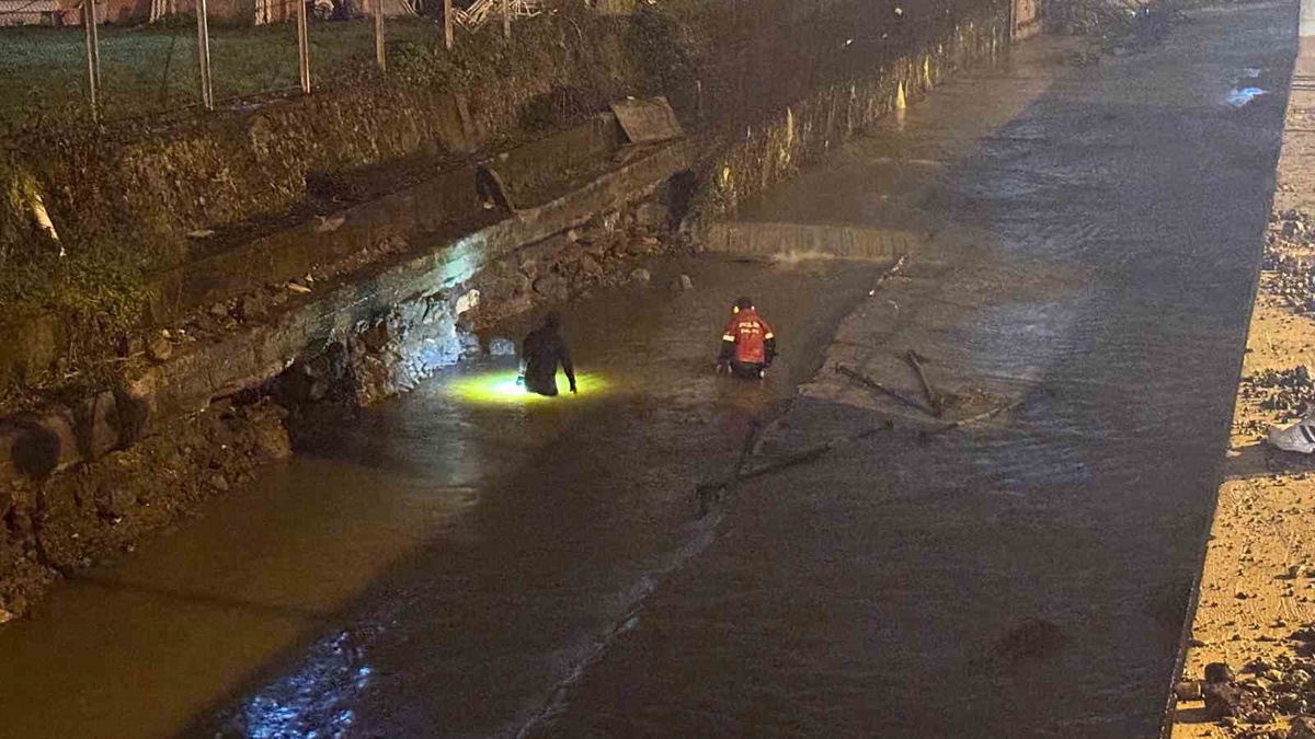 Zonguldak Ereğli\'de eski kız arkadaşının evine ateş açan belediye çalışanı tutuklandı