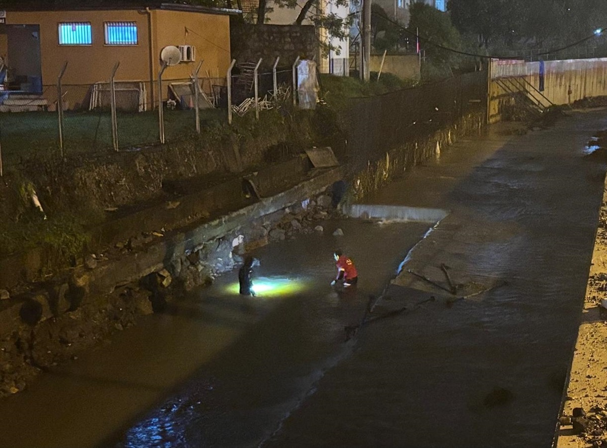 Zonguldak Ereğli\'de bir eve silahla ateş açtığı iddia edilen şüpheli tutuklandı