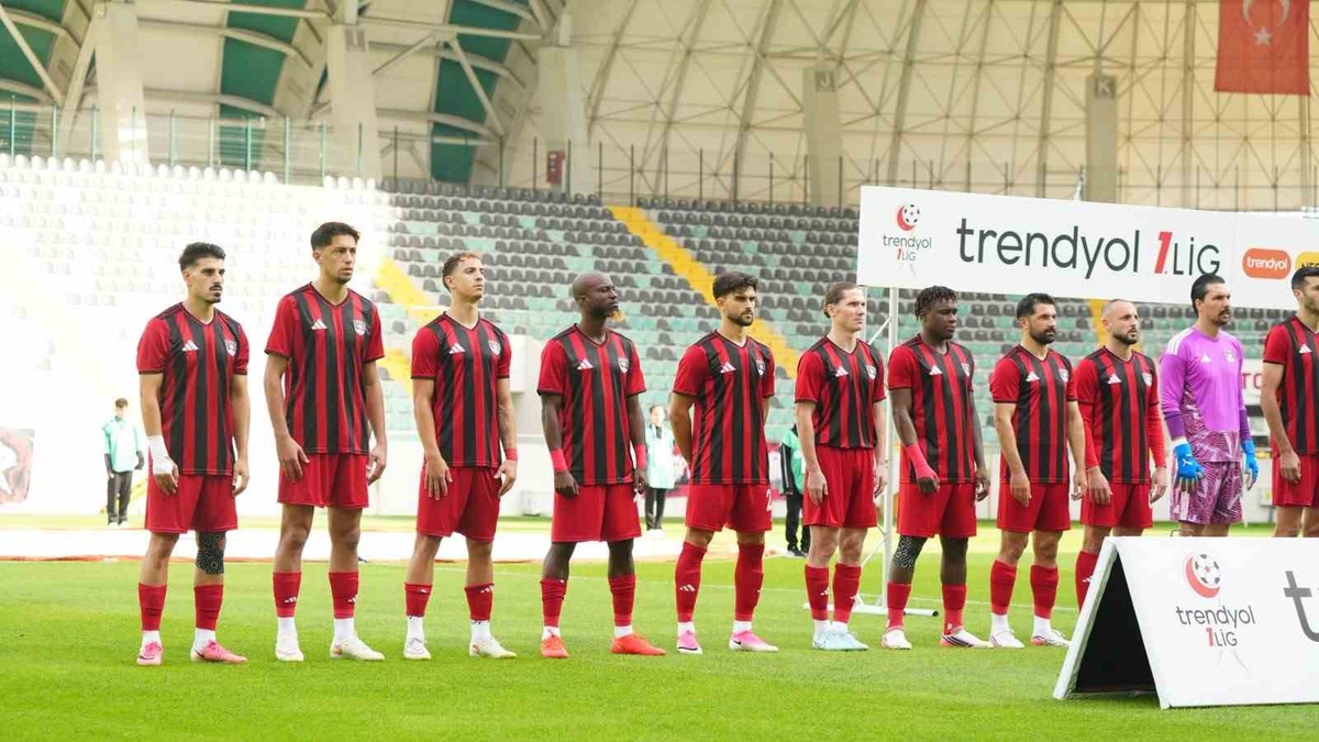 Vanspor FK, Trendyol 1. Lig\'in 11. haftasında Ümraniyespor\'a Akhisar\'da 2-0 yenildi