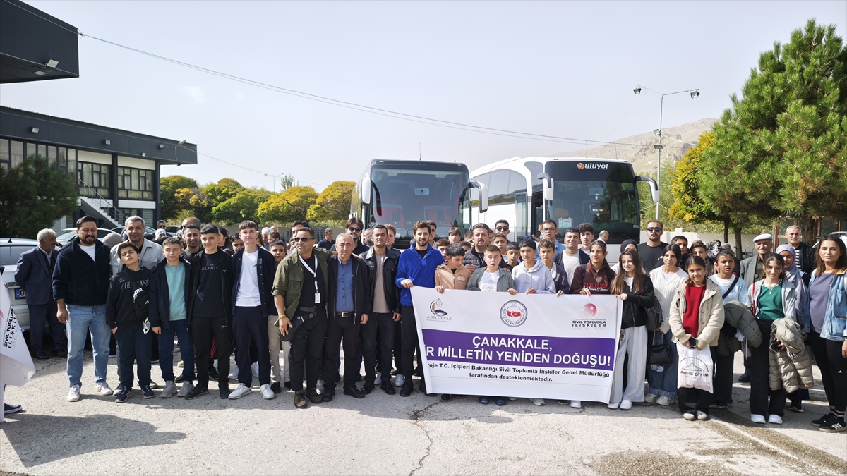 Adilcevaz\'da 65 öğrenci, Bakanlık destekli projeyle İstanbul ve Çanakkale\'ye gitti