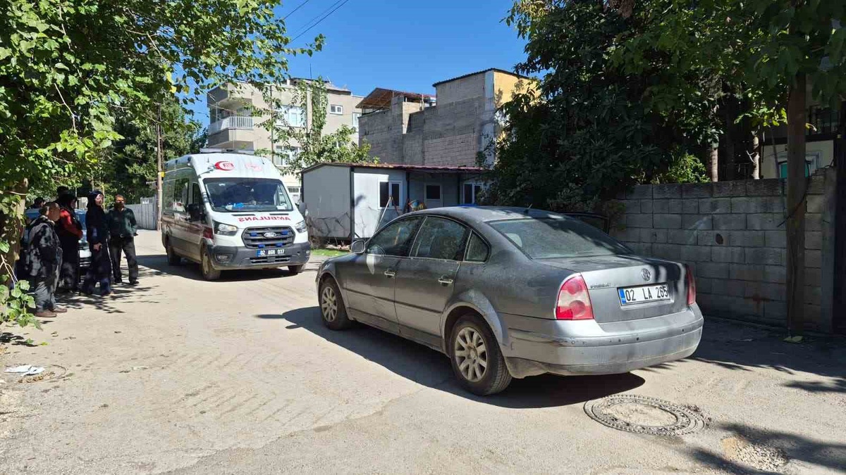Adıyaman\'da 7 yaşındaki çocuğa otomobil çarptı, yaralı hastaneye kaldırıldı