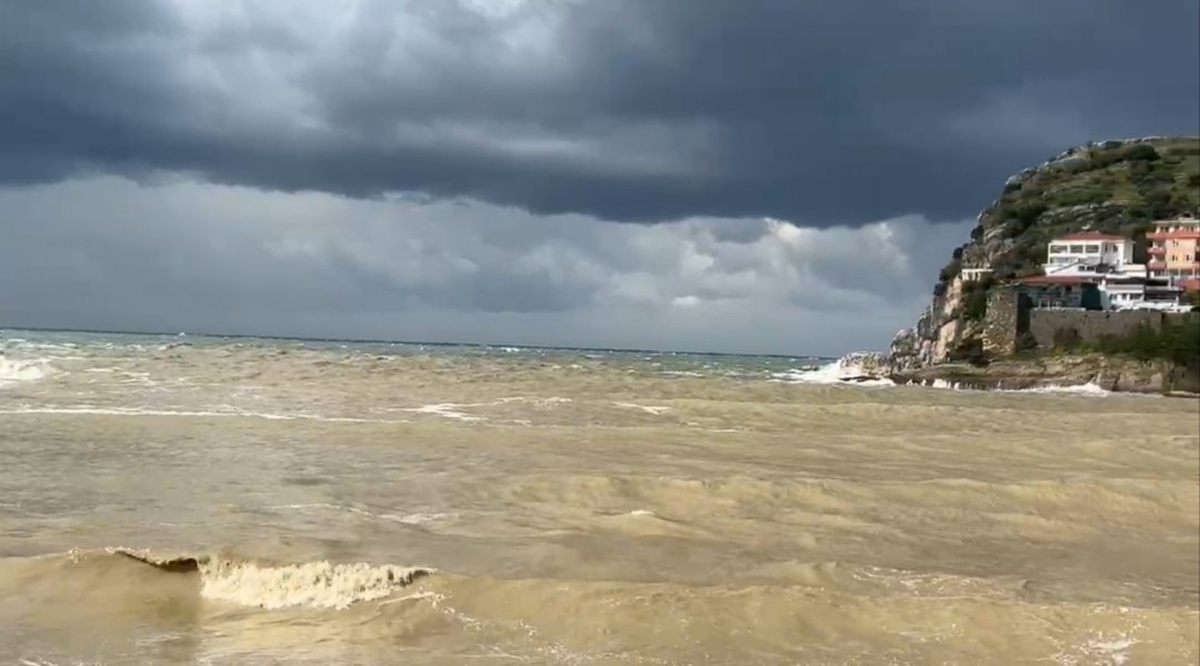 Amasra\'da bir günde 4 mevsim yaşandı, sıcaklık 11\'den 15 dereceye çıktı
