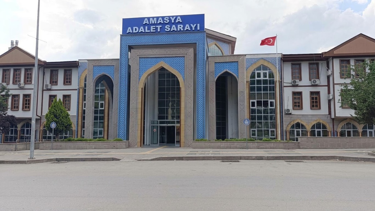 Amasya\'da kurusıkı tehdit videosu sonrası çocuğa konutu terk etmeme kararı verildi