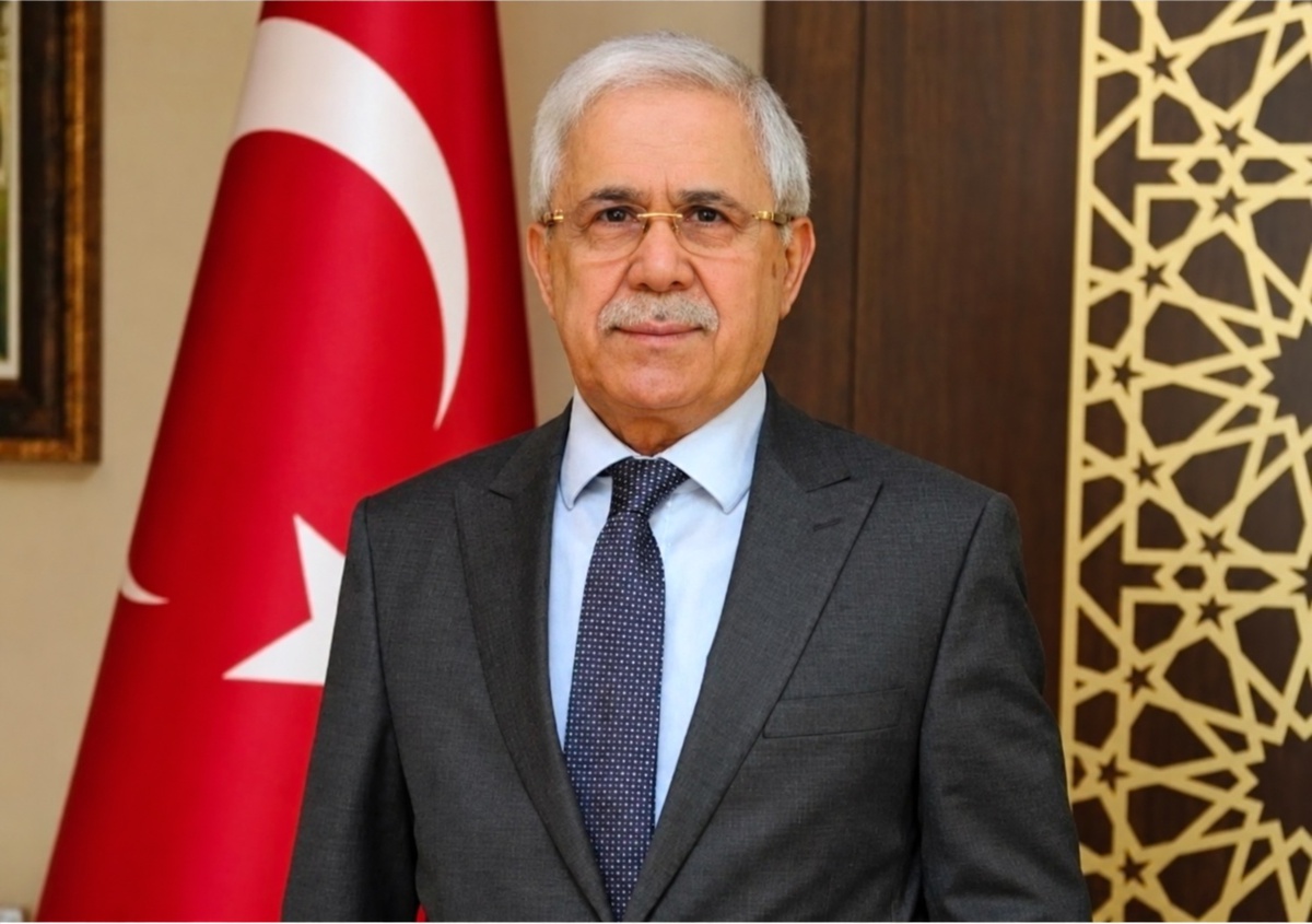 Kaş Halk Plajı\'nda yüzenlerin çevresinde plastik atık görüldü, Prof. Öztürk uyardı