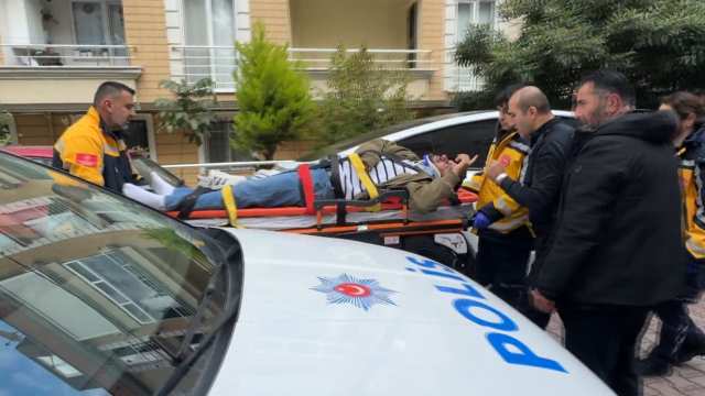 Yol verme tartışmasında dehşet! Evine kadar takip edip boynundan bıçakladılar