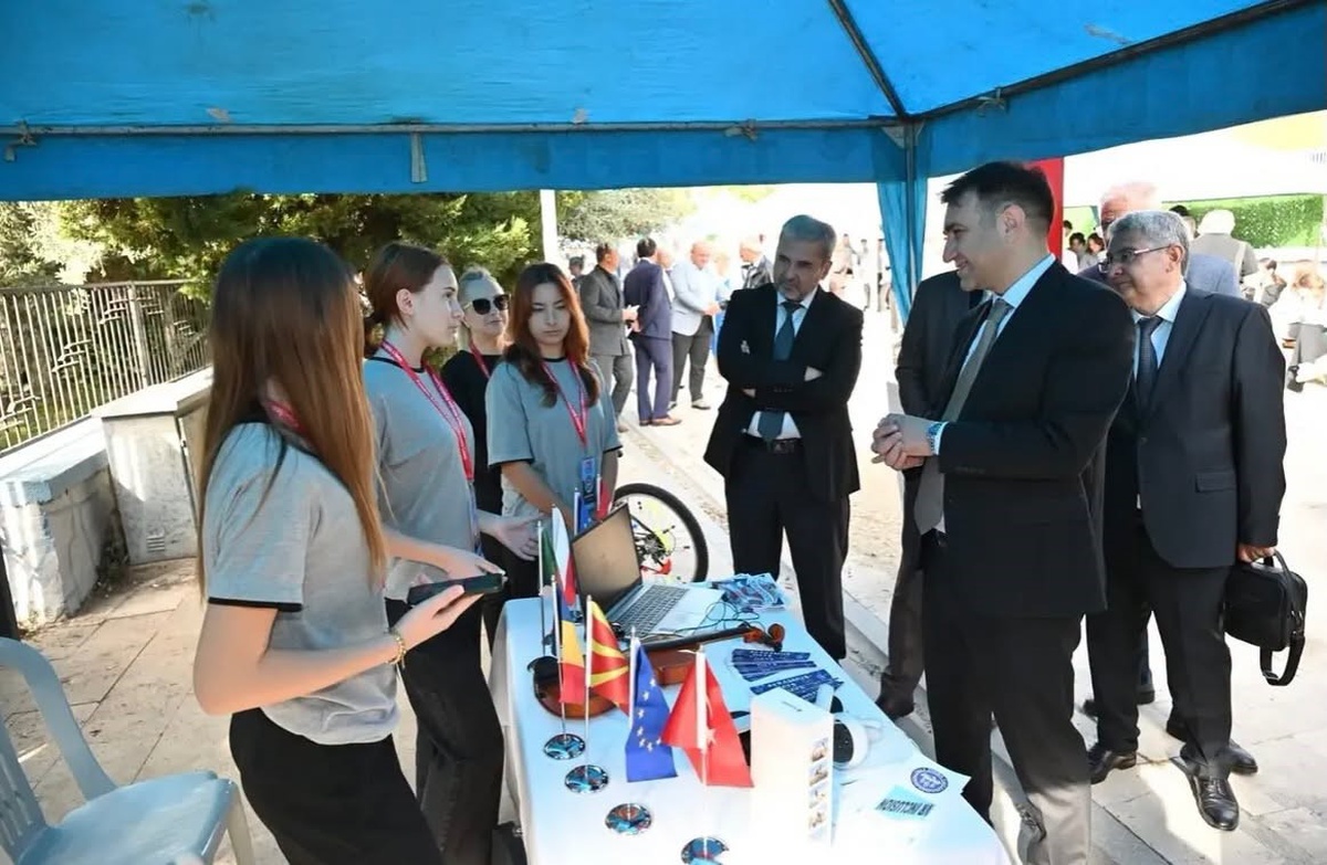 Aydın İl Milli Eğitim Müdürü Yiğit, Erasmus Days\'te öğrenciye özgüven vurgusu yaptı