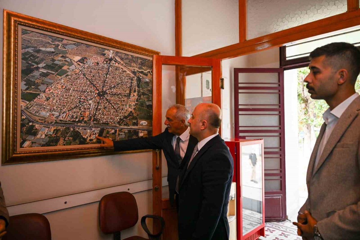Aydın Valisi Varol, Atça Mahallesi\'nde Paris Modeli şehir planını inceledi
