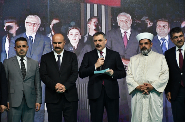 Batman’ın yeni gözdesi: Kardeşlik Camisi kapılarını açtı