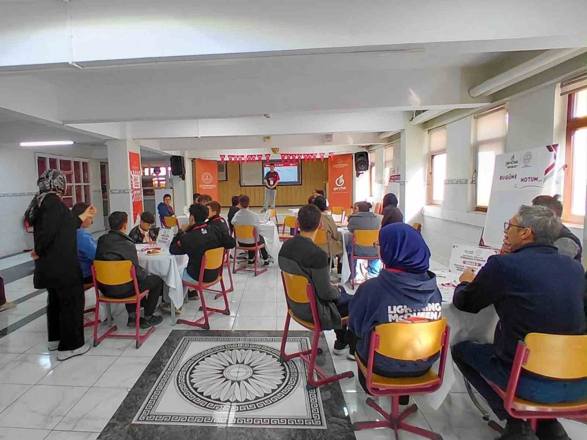 Bayburt\'ta GençTek Forumu\'nda öğrenciler siber güvenlik ve dijital yaşamı ele aldı