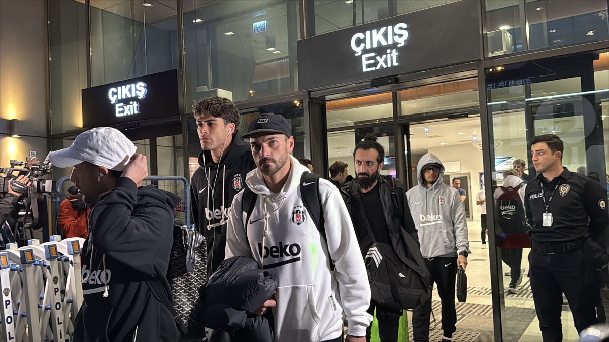 Beşiktaş kafilesi Trabzonspor maçı için Trabzon\'a gelip kamp oteline geçti