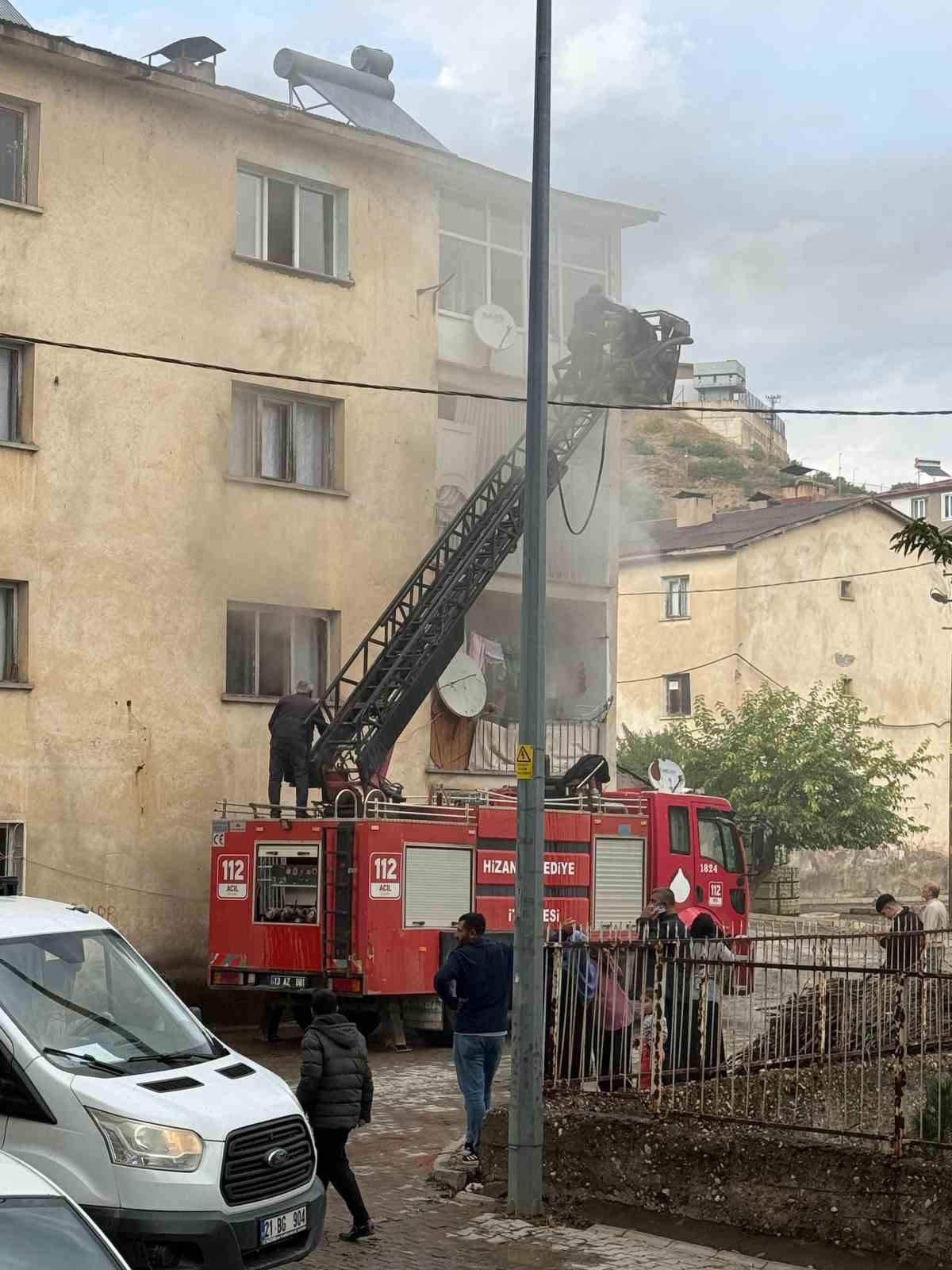Bitlis Hizan\'da ev yangınını itfaiye söndürdü, can kaybı ve yaralanma olmadı