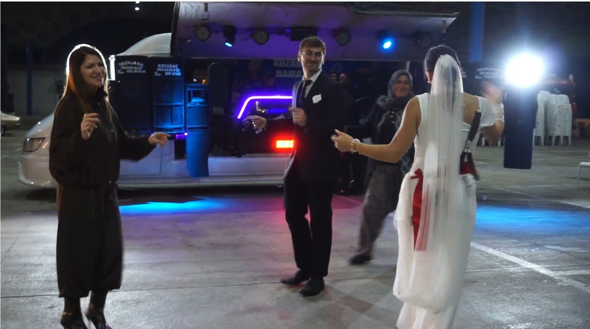 Amerikalı damat Benny Brikman, Gölhisar\'da Yörük düğünüyle Fatoş Eryurt ile evlendi