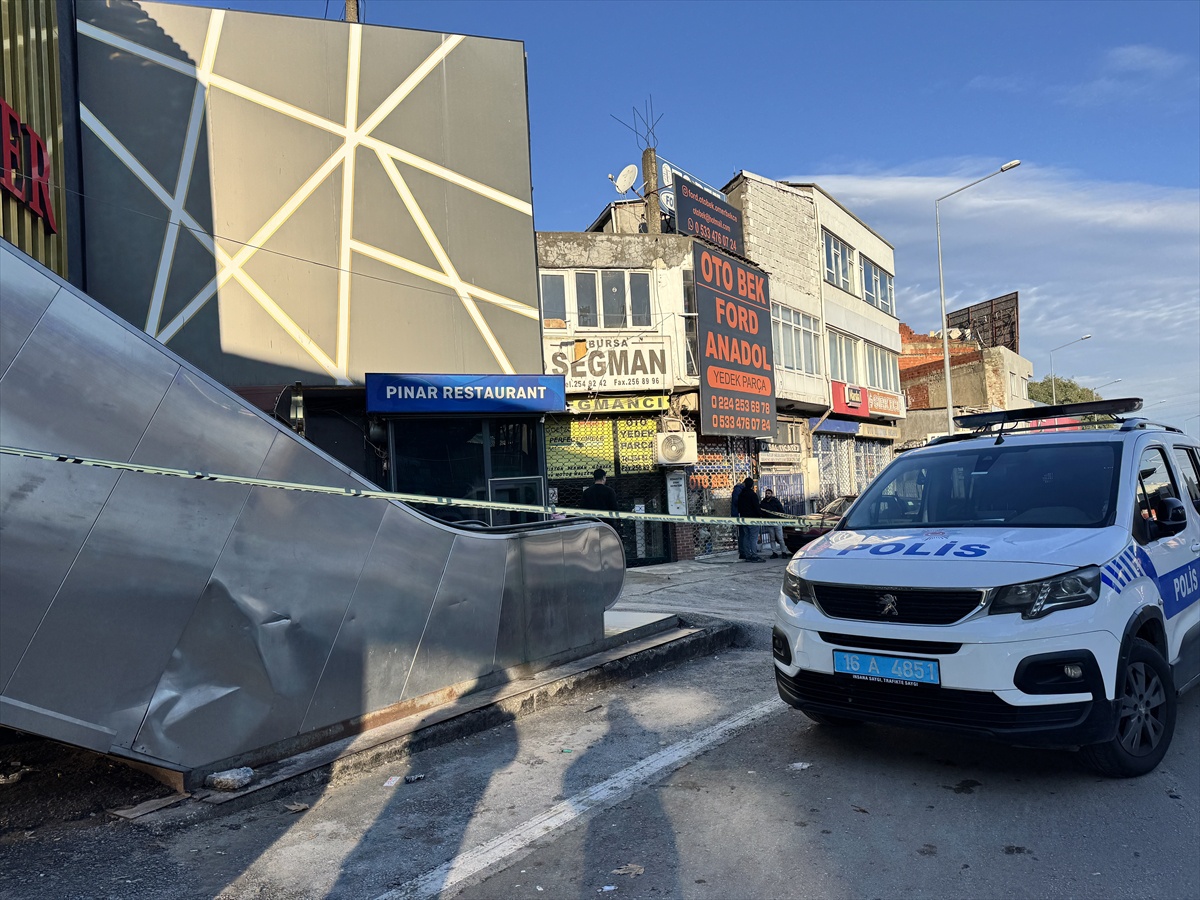 Bursa Osmangazi\'de iş yerine ateş açıldığı ihbarı üzerine zanlı ya da zanlılar aranıyor