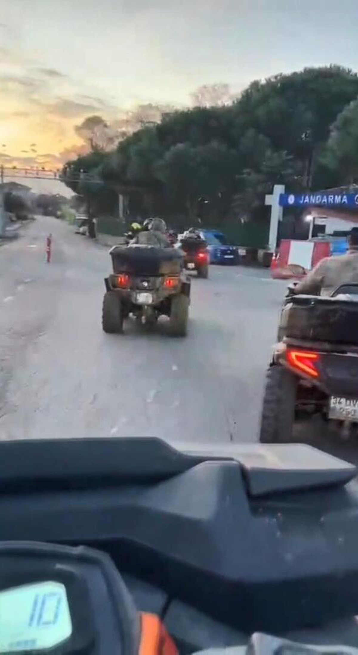 Çatalca\'da mantar toplarken kaybolan 1\'i kadın 2 kişi, gece süren aramayla bulundu