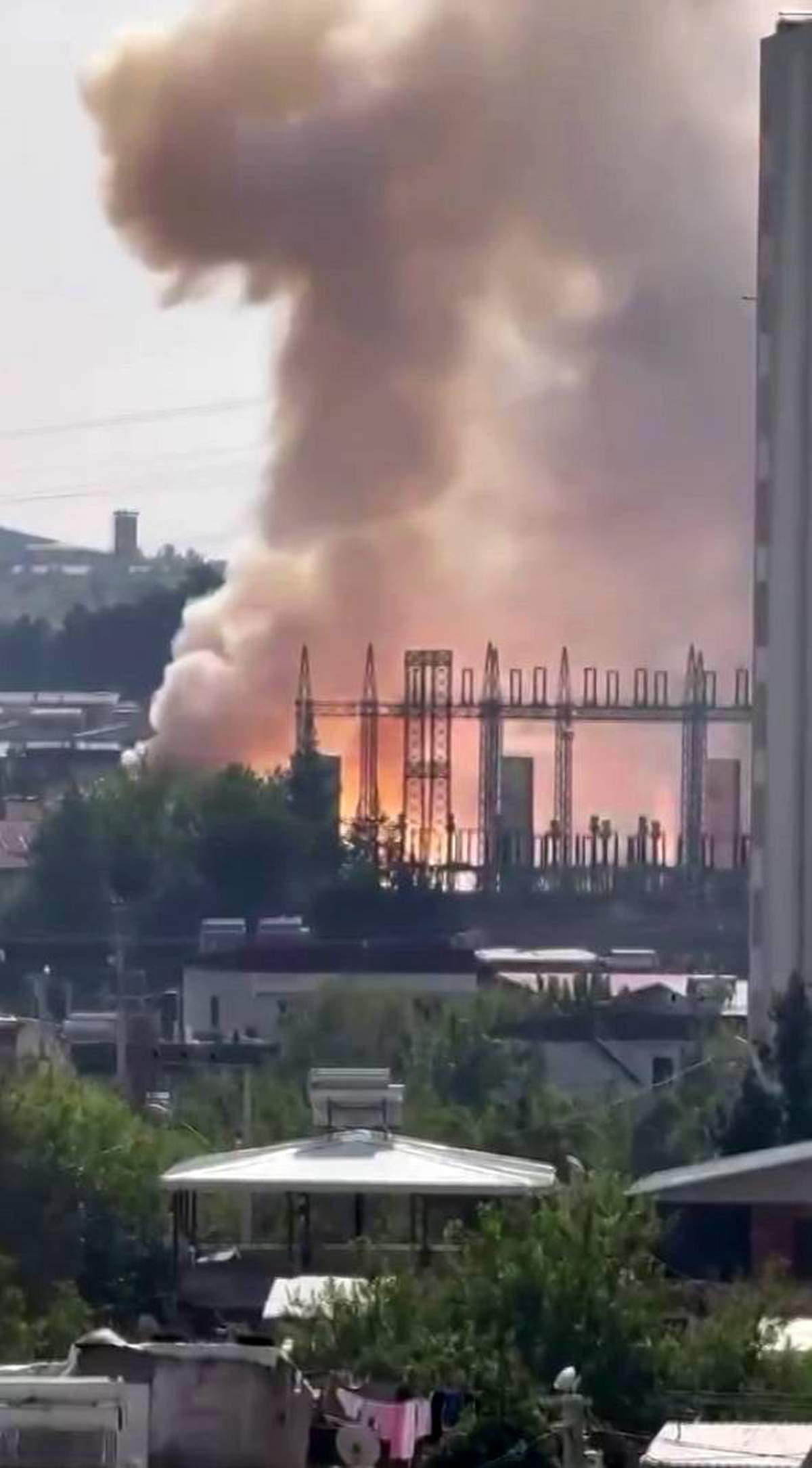 Diyarbakır\'da trafo patlaması, 80 bine yakın ev ve iş yerini elektriksiz bıraktı
