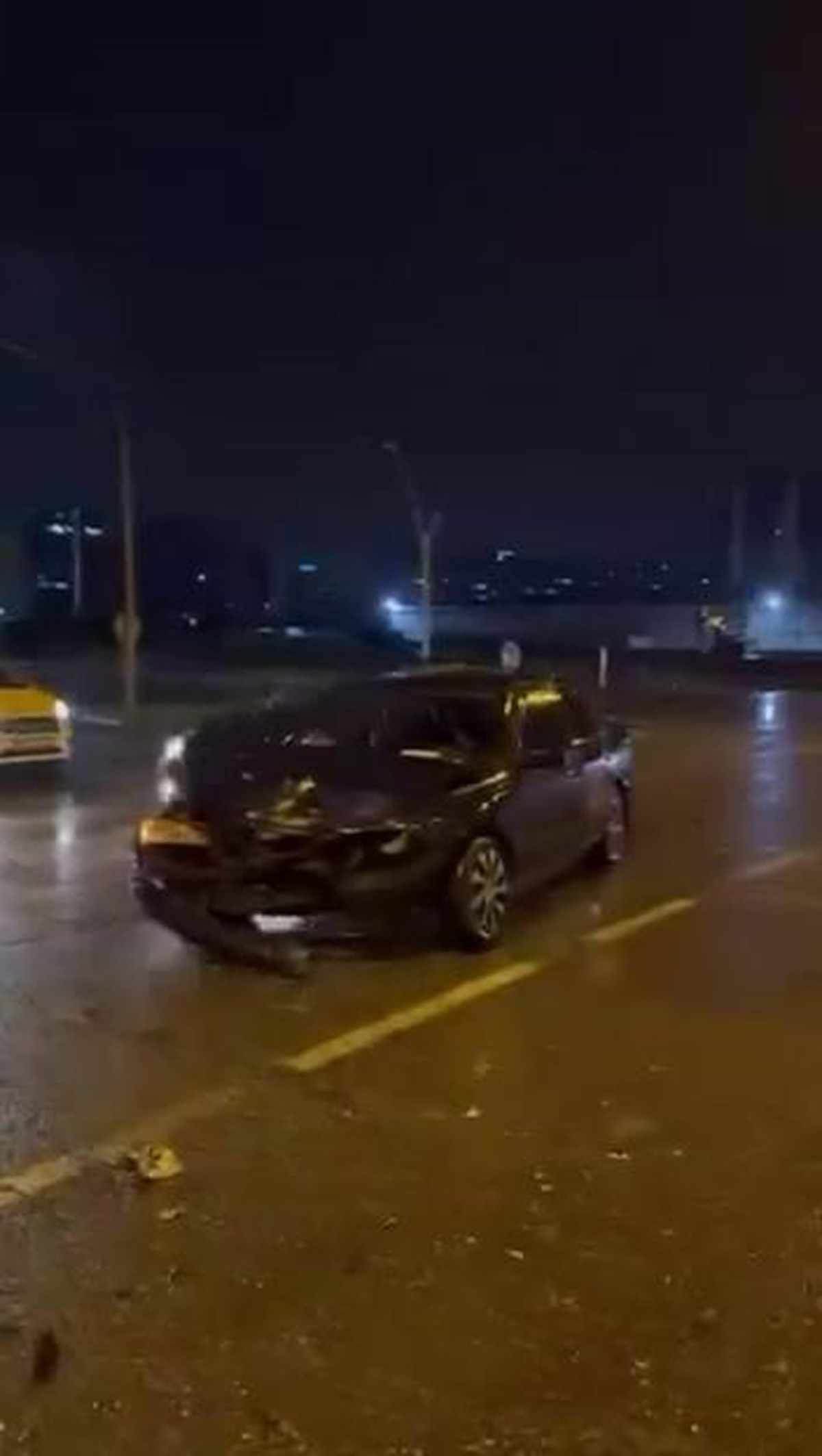 Diyarbakır\'da iki otomobil çarpıştı, yaralanan 2 kişi hastaneye kaldırıldı