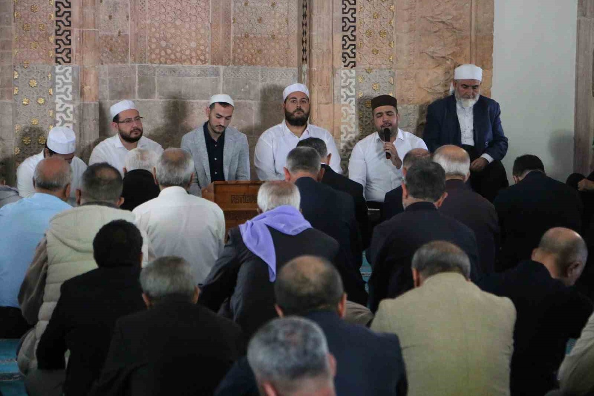 Mehmet Bozkuş, babası için Diyarbakır Sur\'da 40\'ıncı gün mevlidi düzenledi