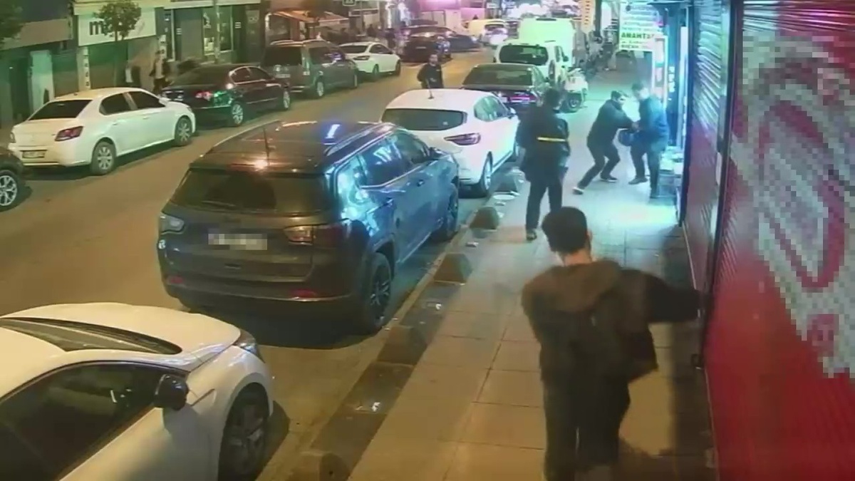 Esenler\'de iki kişinin yaralandığı silahlı olayda karşılıklı ateş açıldığı belirlendi