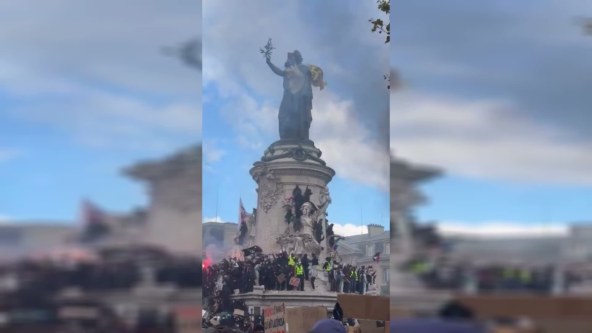 Fransa\'da hayat pahalılığı protestolarında 1200\'den fazla kişi gözaltına alındı