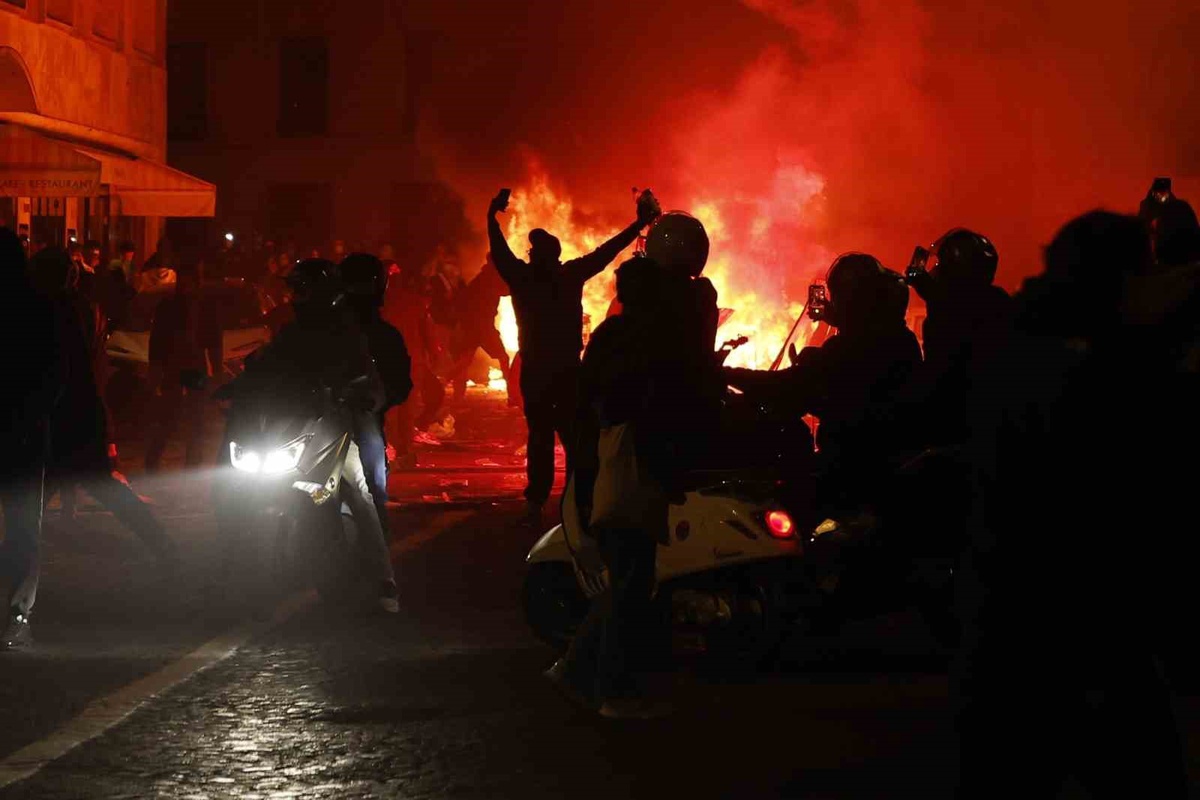 Fransa\'da Sarı Yelekliler protestolarında 1 ölü, 1800 gözaltı
