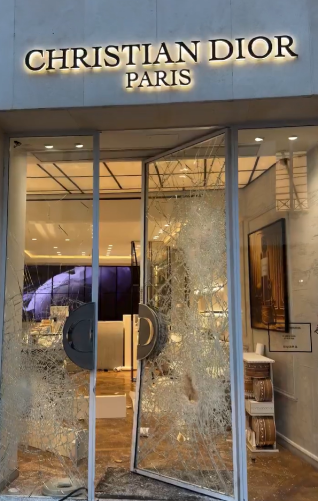 Fransa’da yüz milyonlarca Euro'luk hasar! Louis Vuitton’dan, Dior'a,Carrefour'dan Hugo Boss’a mağazalar yağmalandı