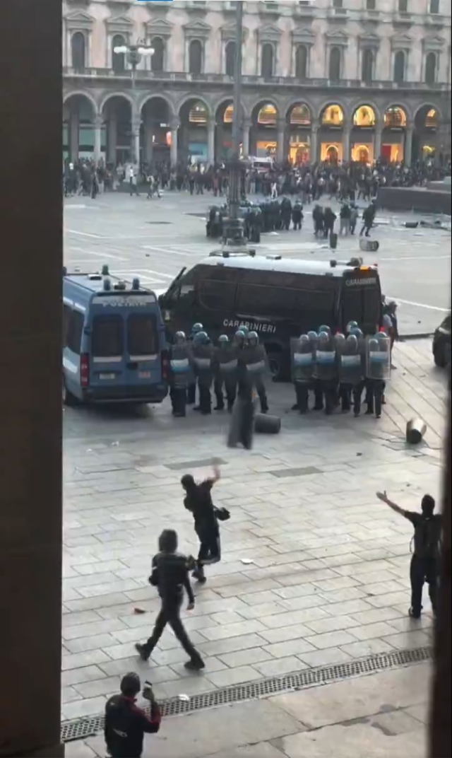 <a class='keyword-sd' href='/fransa/' title='Fransa'>Fransa</a>'daki protestolar dalga dalga yayılıyor! İtalya da yangın yerine döndü