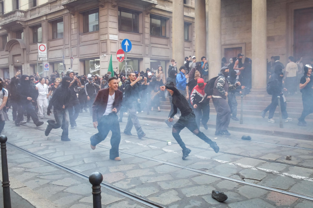 Fransa'daki protestolar dalga dalga yayılıyor! İtalya da yangın yerine döndü