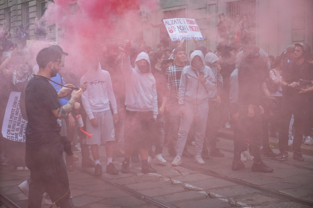 Fransa'daki protestolar dalga dalga yayılıyor! İtalya da yangın yerine döndü