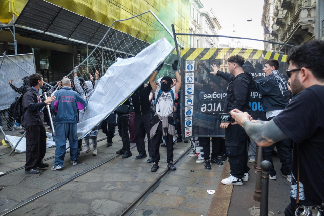 Fransa'daki protestolar dalga dalga yayılıyor! İtalya da yangın yerine döndü
