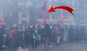 Fransa'daki protestolarda TİP bayrağı sürprizi
