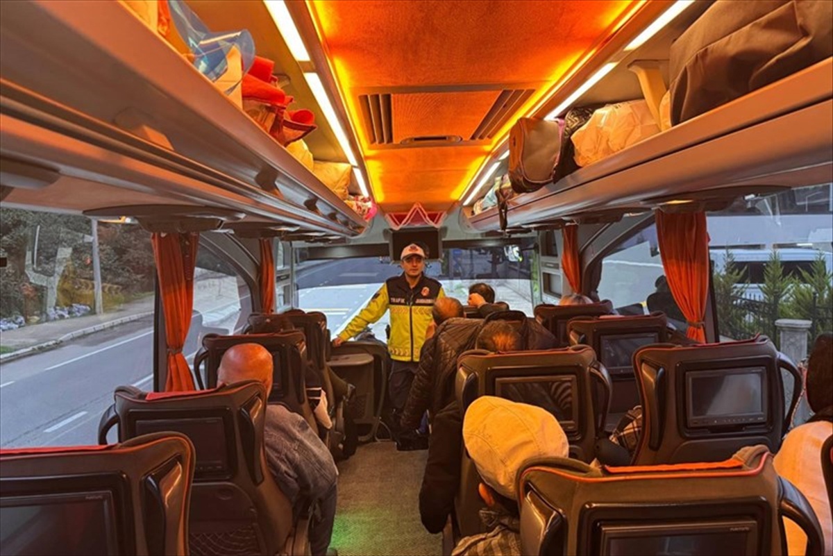 Giresun\'da jandarma 109 okulda denetim yaptı, 480 servis aracı kontrol edildi