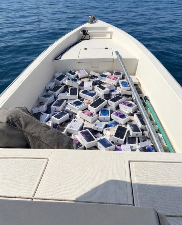 Hürmüz'de şaşırtan manzara! Balık yerine iPhone avına çıktılar