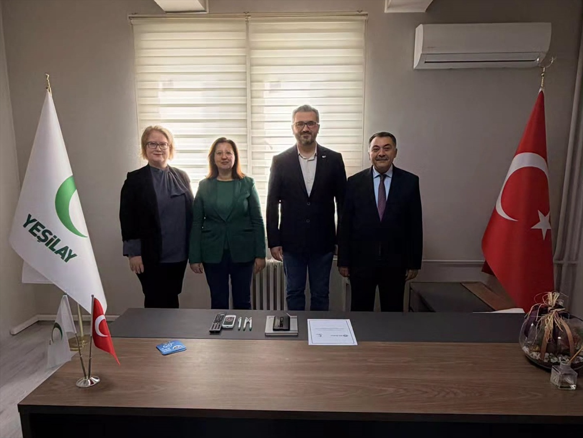 Kırklareli Yeşilay Başkanı Kırtıl\'a İl Sağlık Müdürü ve heyet ziyaret etti