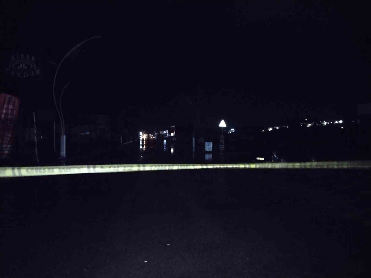 İstanbul Şile\'de dere taştı, Üsküdar Caddesi ulaşıma kapandı