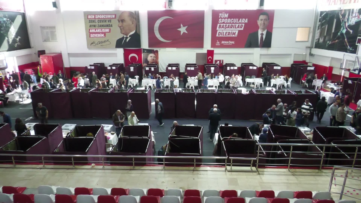 İzmir Barosu\'nda başkanlık seçiminde 14 bin 670 avukat oy kullanıyor
