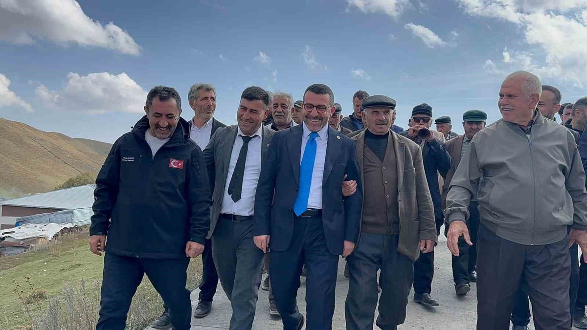 Kars Selim\'de 4 kilometrelik Kaynarlı köy yolu tamamlanıp yetkililerce incelendi