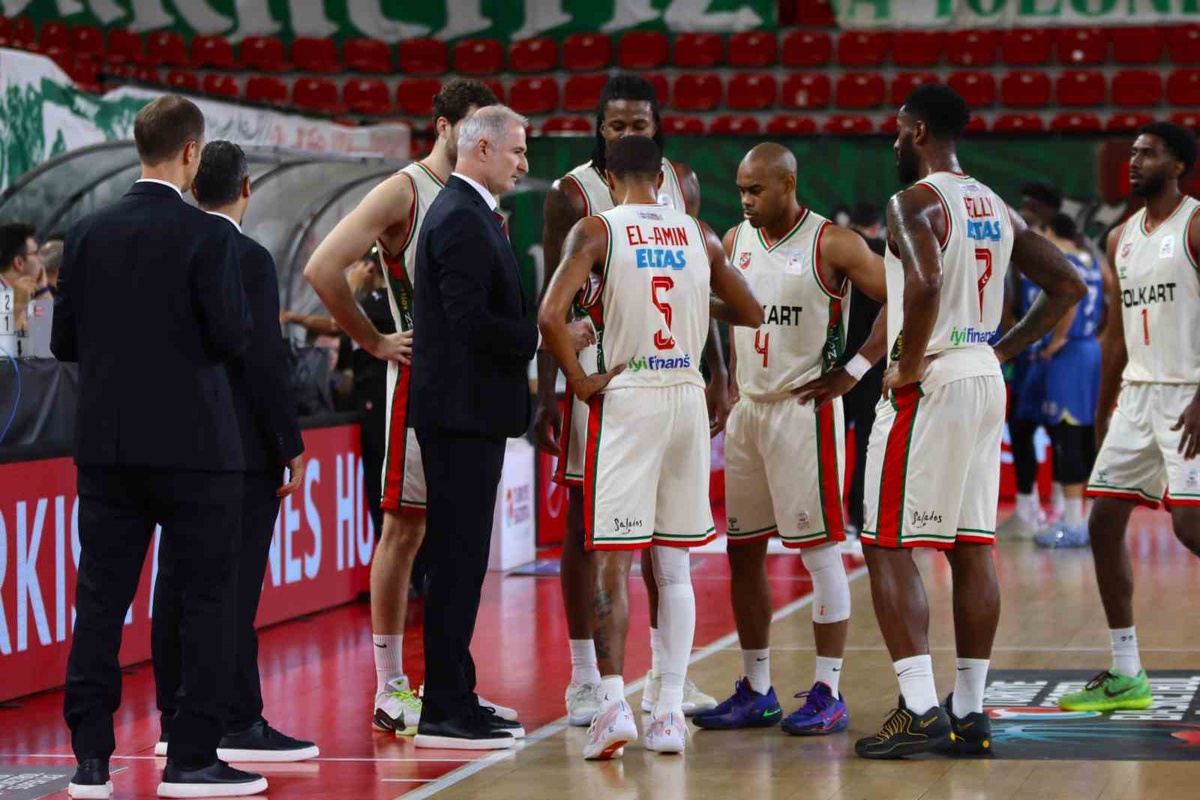 Karşıyaka, cezasına rağmen ilk 4 haftada sahasındaki 2 maçı da kazandı